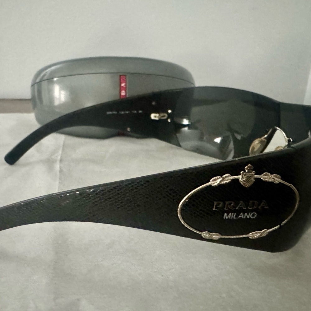 Vintage Prada Linea Rossa Sport Shield Sunglasses in Black. - Picture 2 of 5